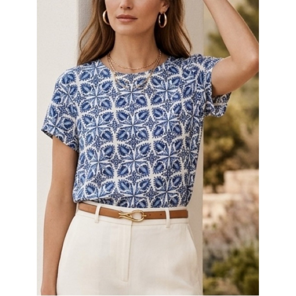LOFT Blue White Damask Medallion Print Short Sleeve Pleated Back Blouse Small